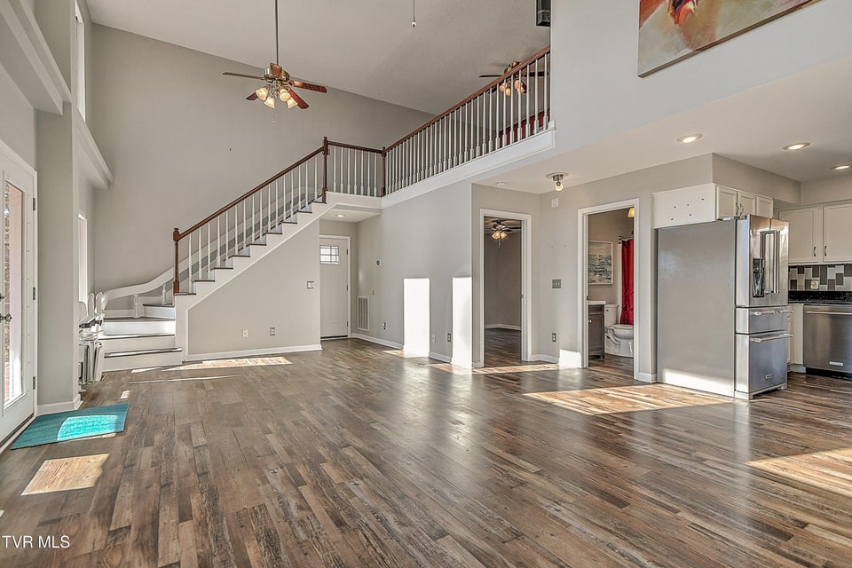 Photo #6: 395 Lakeshore Road