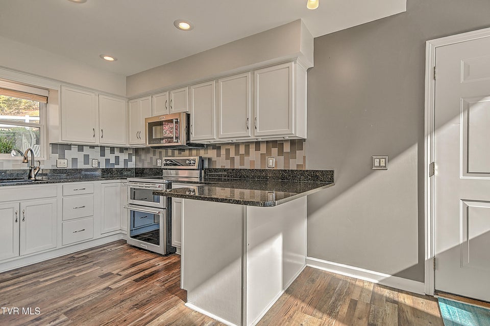 Photo #8: 395 Lakeshore Road