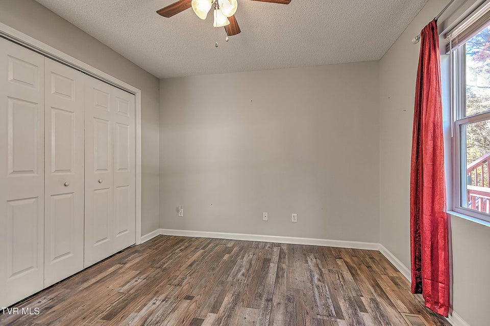 Photo #11: 395 Lakeshore Road