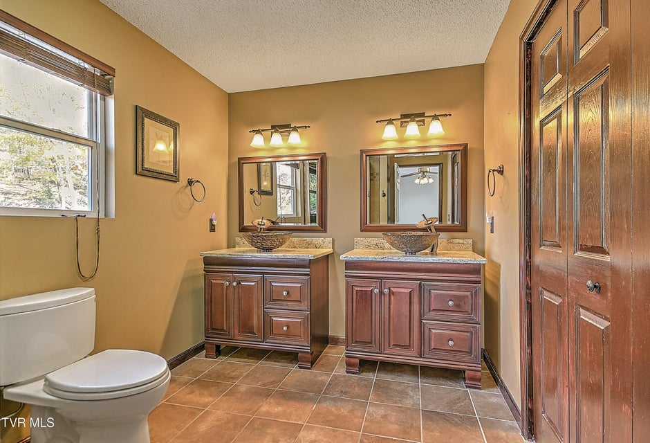 Photo #15: 395 Lakeshore Road