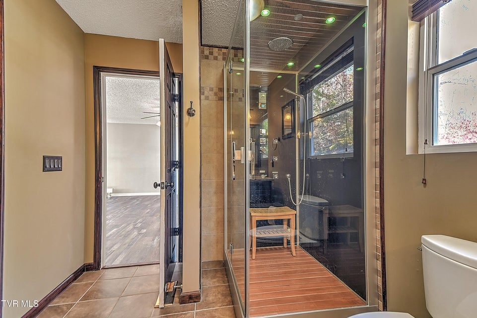 Photo #16: 395 Lakeshore Road