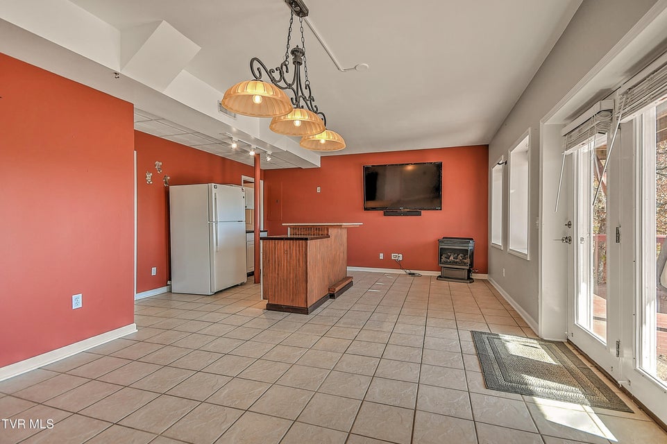 Photo #17: 395 Lakeshore Road