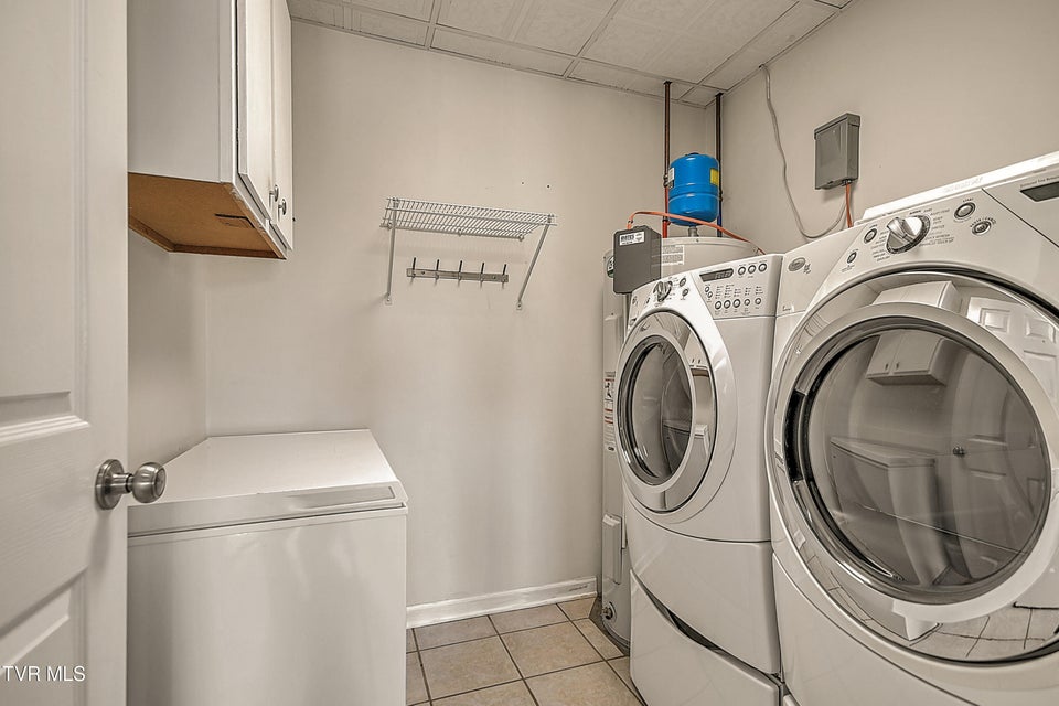 Photo #22: 395 Lakeshore Road