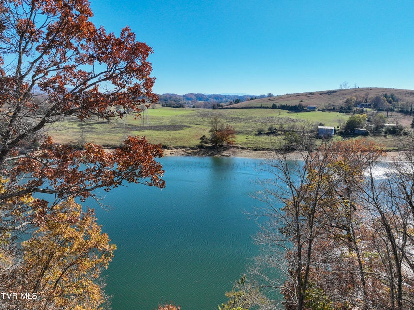 Photo #27: 395 Lakeshore Road