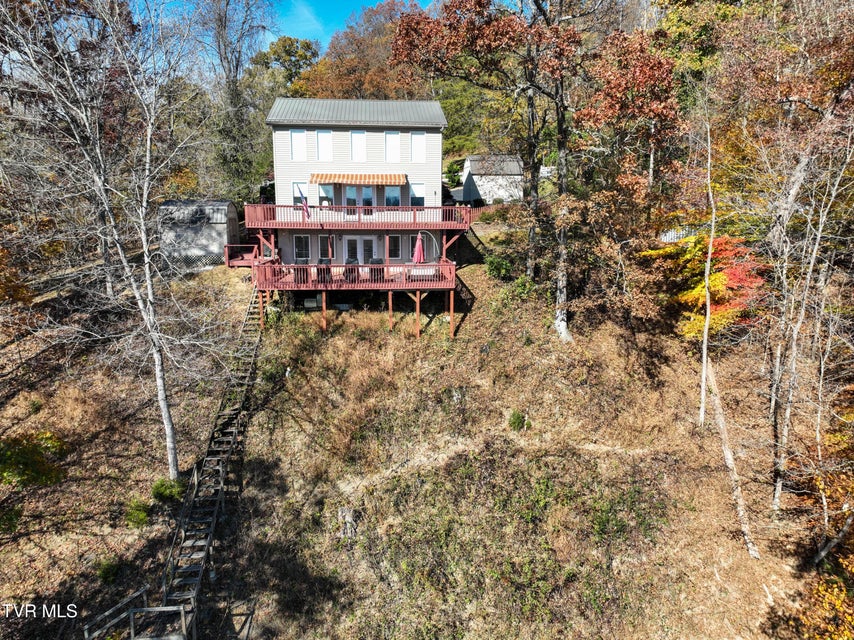 Photo #29: 395 Lakeshore Road