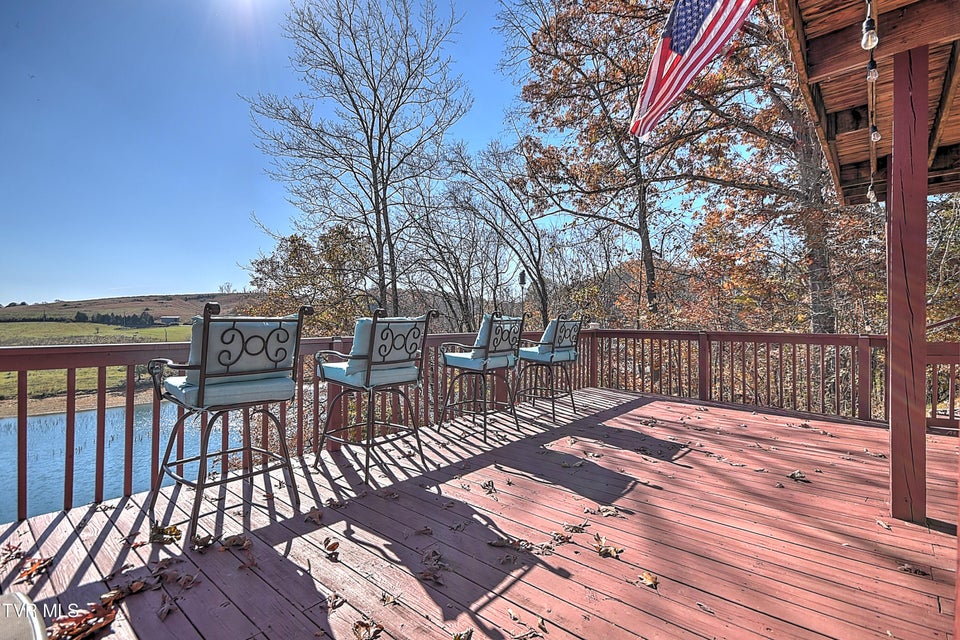 Photo #32: 395 Lakeshore Road