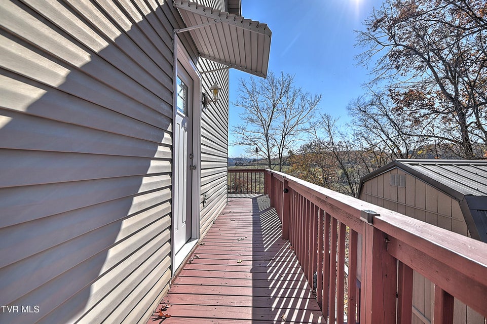 Photo #33: 395 Lakeshore Road