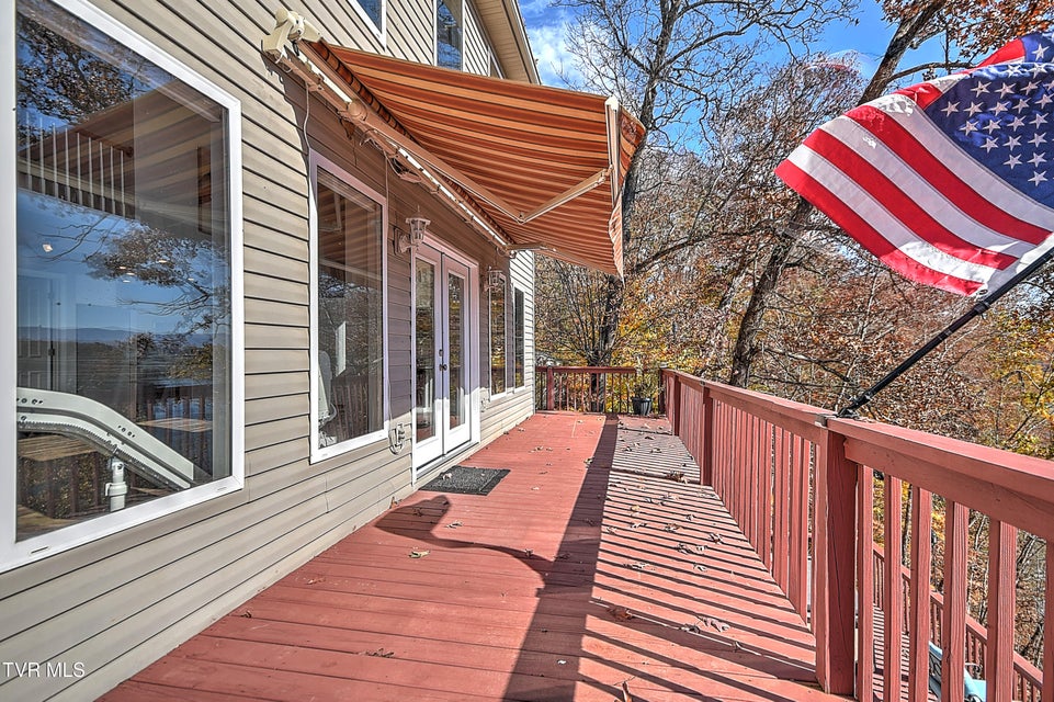 Photo #34: 395 Lakeshore Road