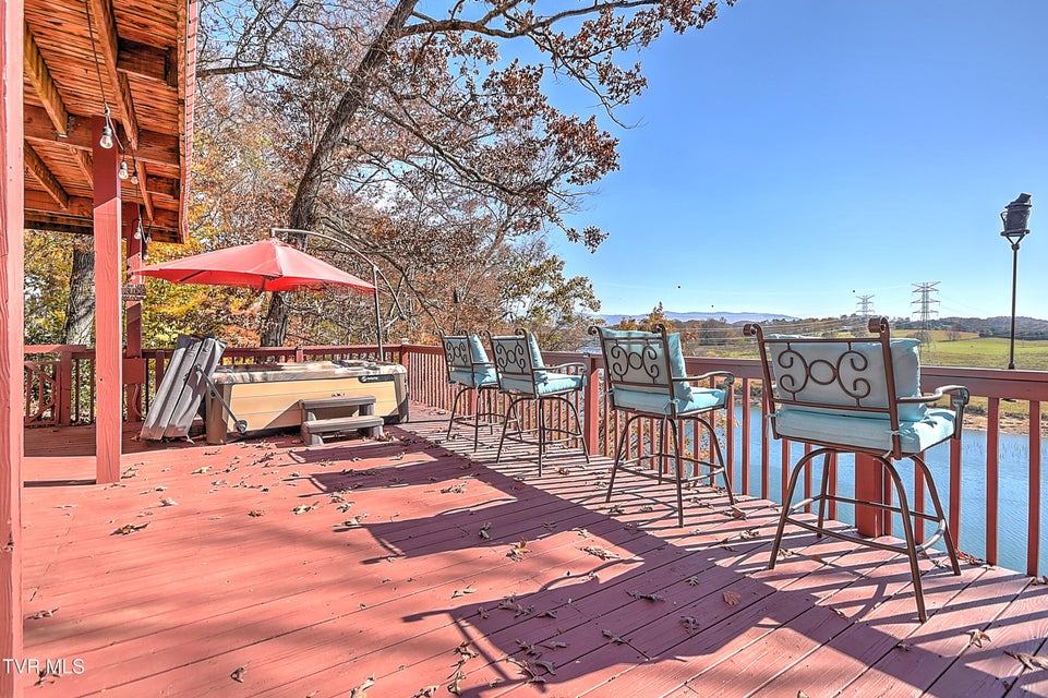 Photo #35: 395 Lakeshore Road