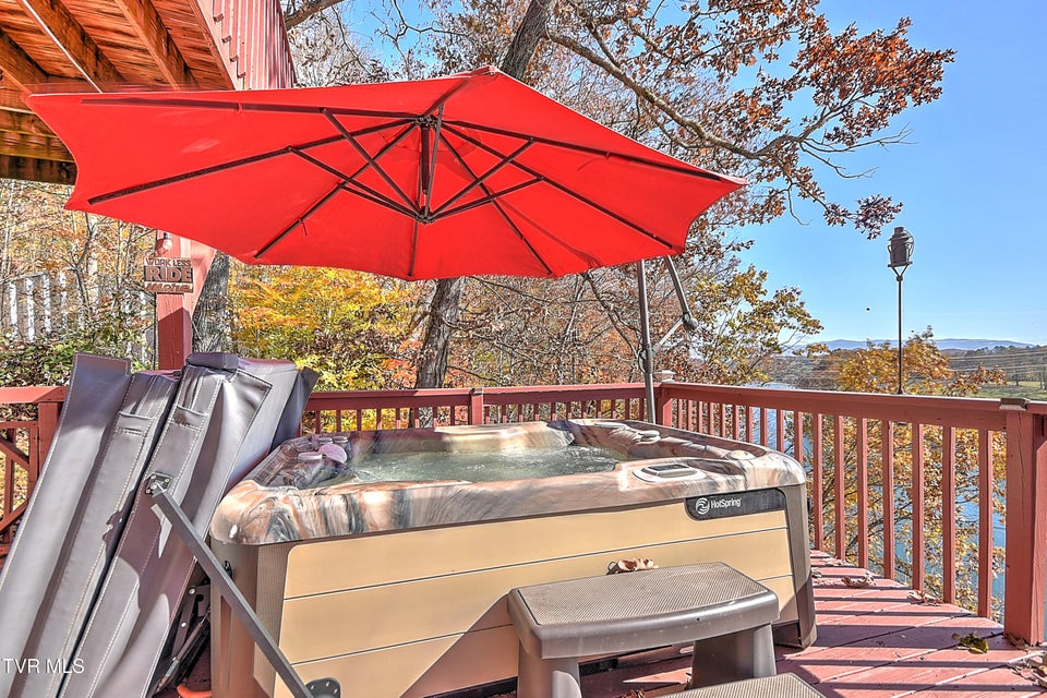 Photo #36: 395 Lakeshore Road