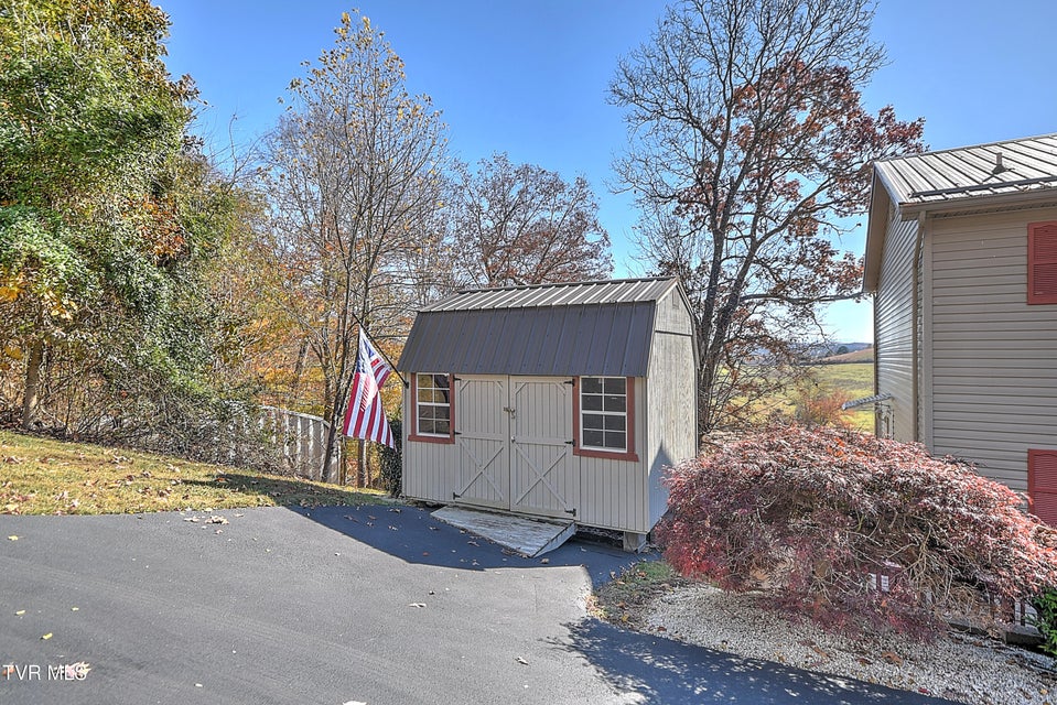 Photo #39: 395 Lakeshore Road