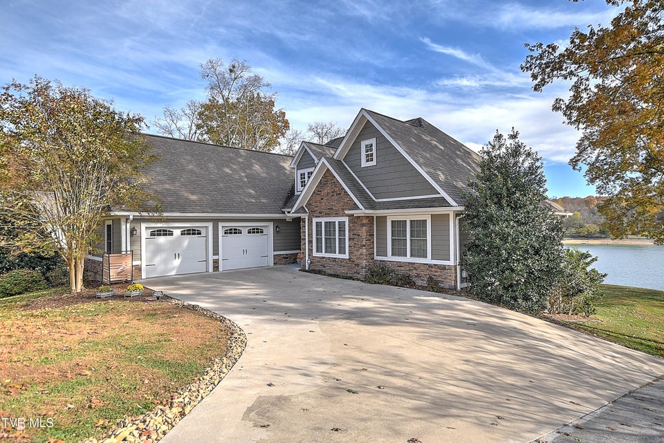 Photo #10: 222 Charlie Avenue