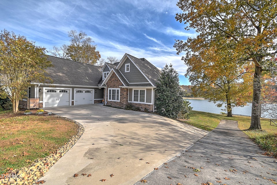 Photo #9: 222 Charlie Avenue