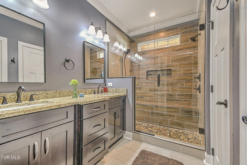 Photo #31: 222 Charlie Avenue