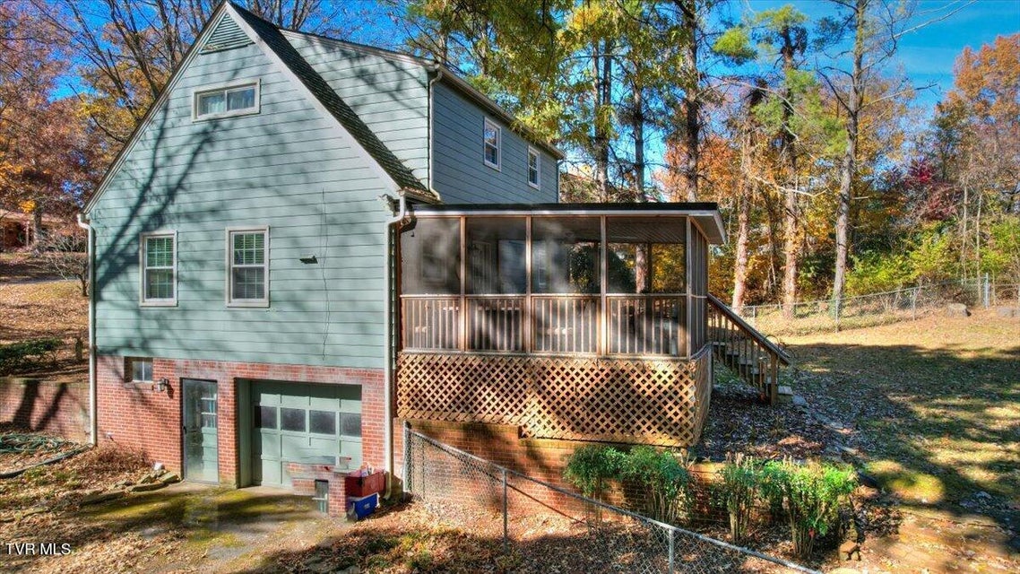 Photo #6: 2517 Larkspur Drive