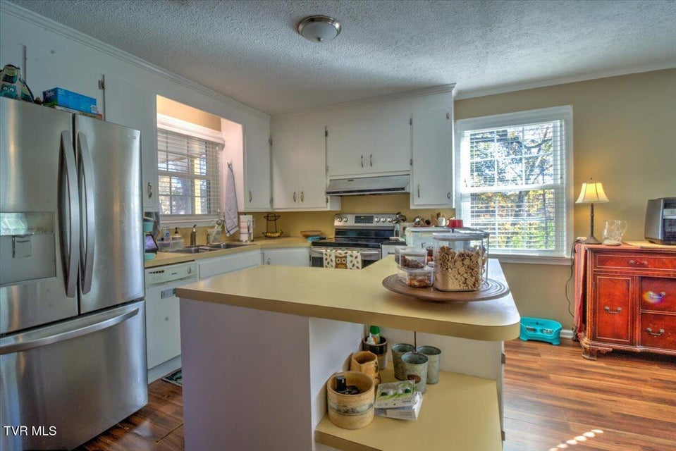 Photo #13: 2517 Larkspur Drive