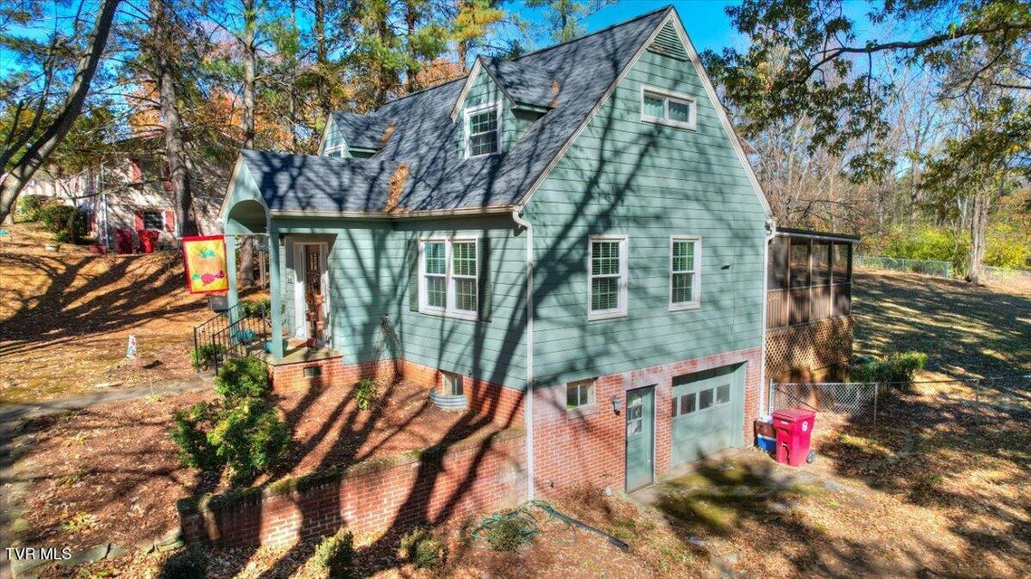 Photo #40: 2517 Larkspur Drive