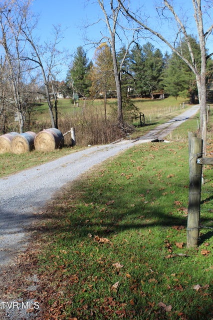 Photo #9: 215 Autumn Drive