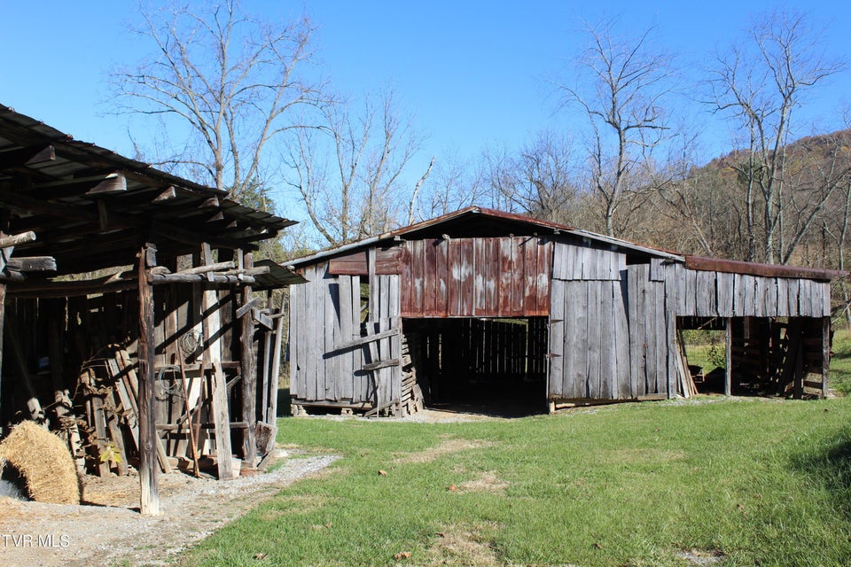 Photo #12: 215 Autumn Drive