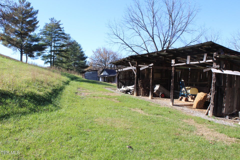 Photo #14: 215 Autumn Drive