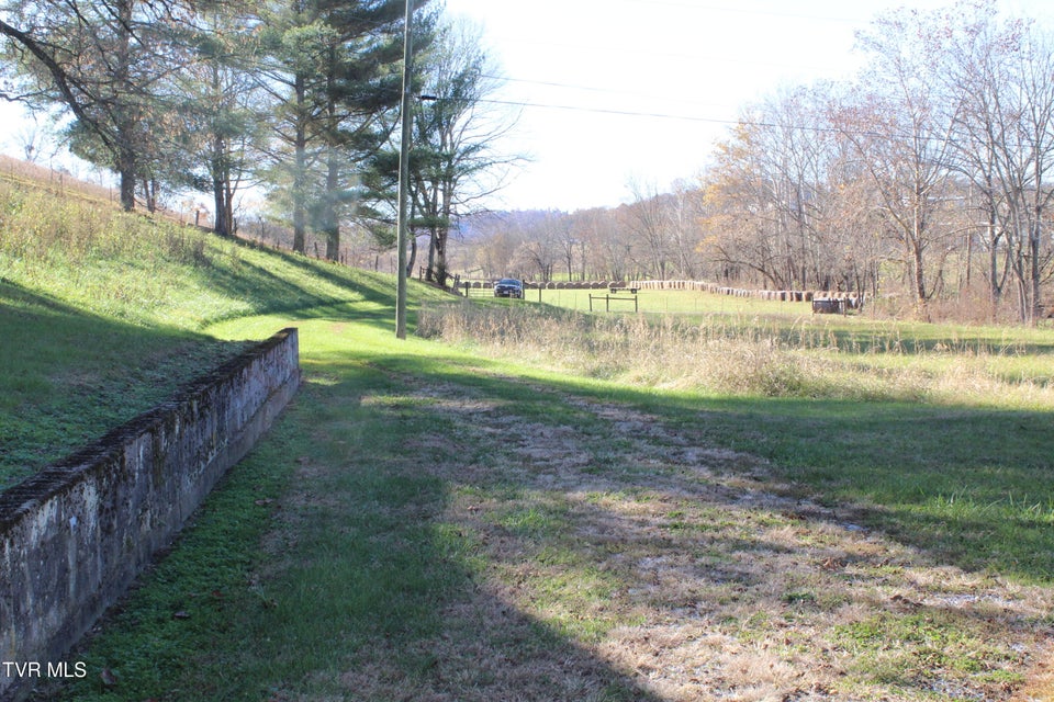 Photo #8: 215 Autumn Drive