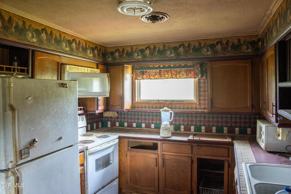 Photo #47: 2710 Jearoldstown Road