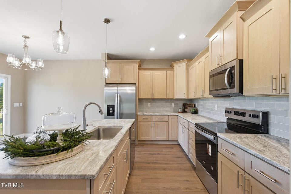 Photo #16: 260 Par Lane 