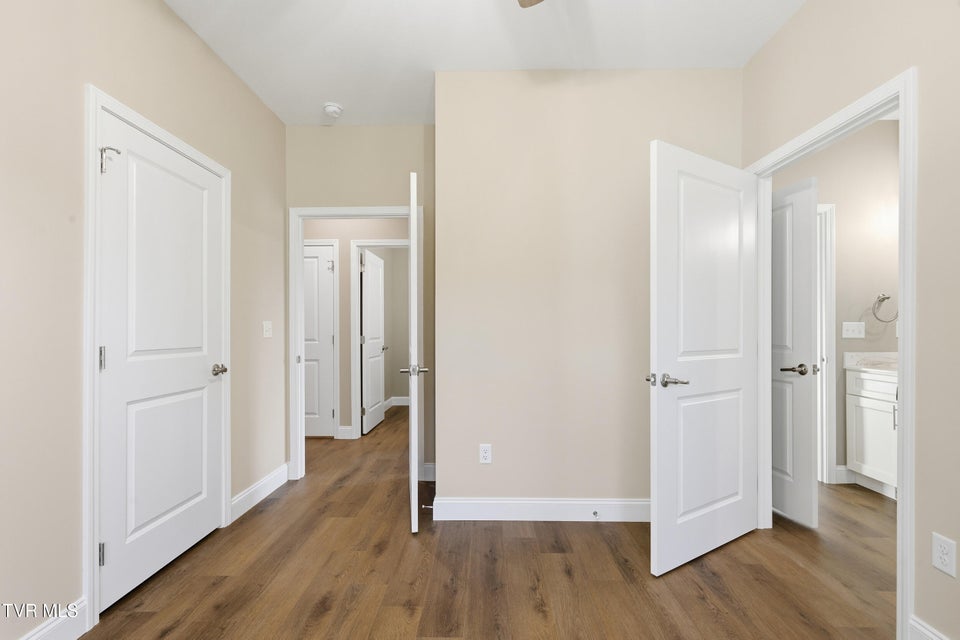 Photo #24: 260 Par Lane 