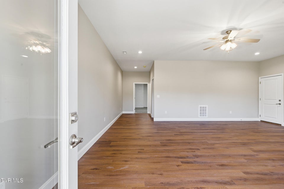 Photo #31: 260 Par Lane 