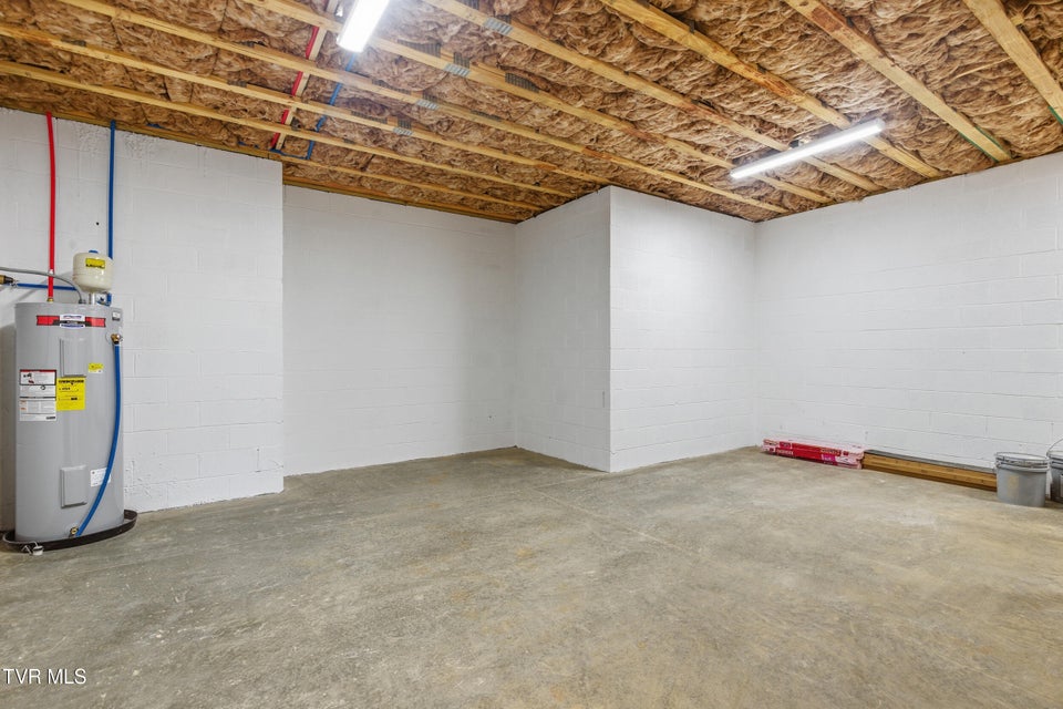 Photo #33: 260 Par Lane 