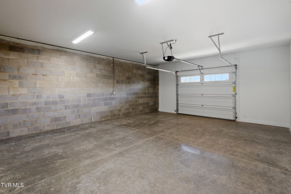 Photo #35: 260 Par Lane 