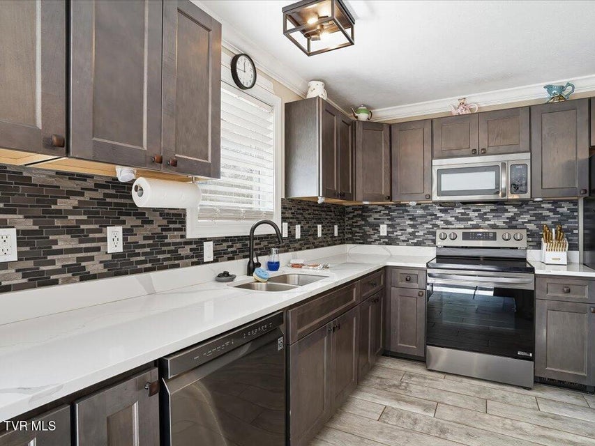 Photo #10: 280 Paradise Point