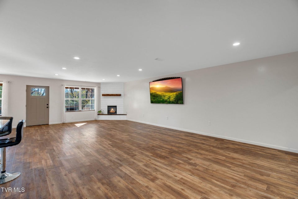 Photo #11: 105 London Pvt Drive