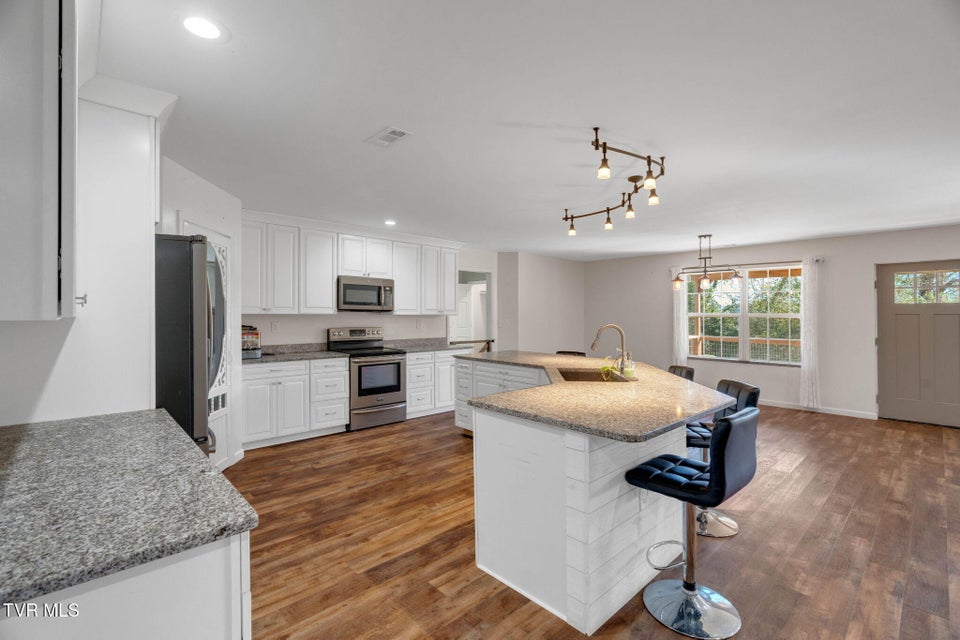 Photo #13: 105 London Pvt Drive