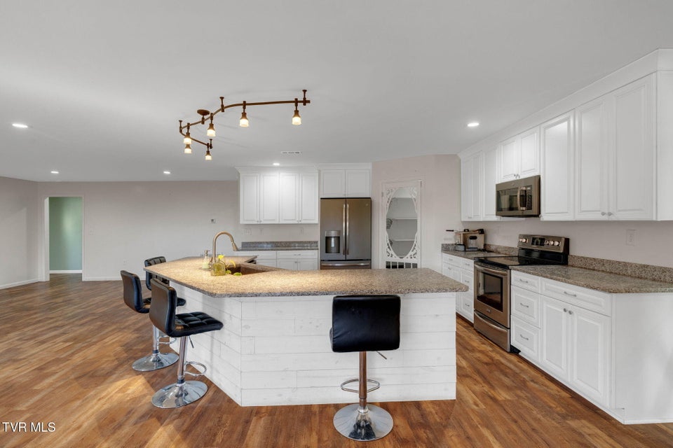 Photo #14: 105 London Pvt Drive