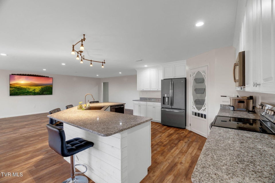 Photo #17: 105 London Pvt Drive