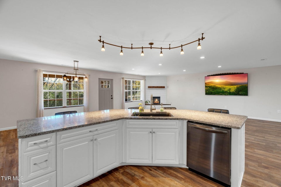 Photo #19: 105 London Pvt Drive