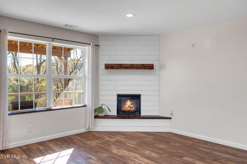 Photo #21: 105 London Pvt Drive