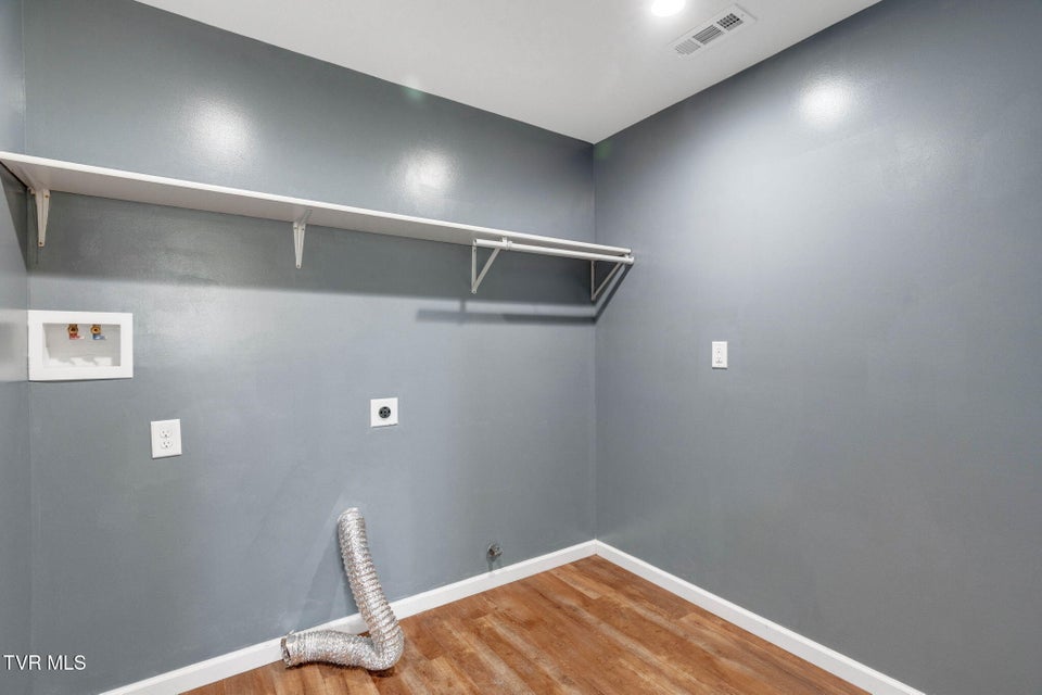 Photo #24: 105 London Pvt Drive