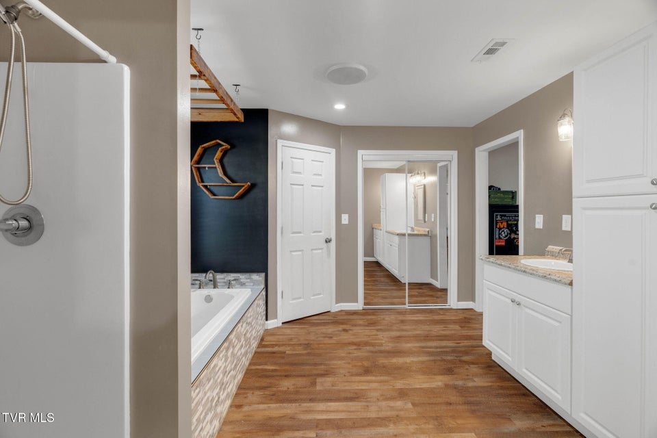 Photo #27: 105 London Pvt Drive