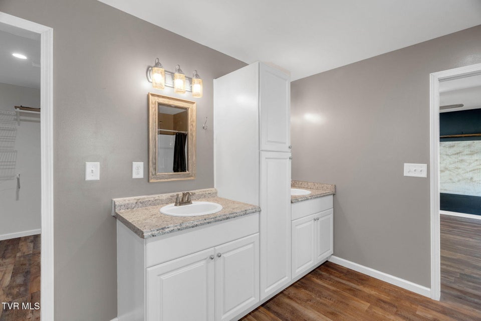 Photo #30: 105 London Pvt Drive