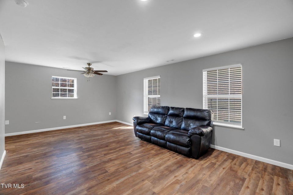 Photo #36: 105 London Pvt Drive