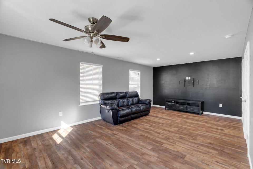 Photo #38: 105 London Pvt Drive