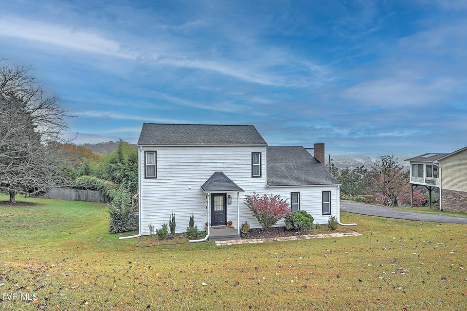 Photo #3: 916 Starling Drive