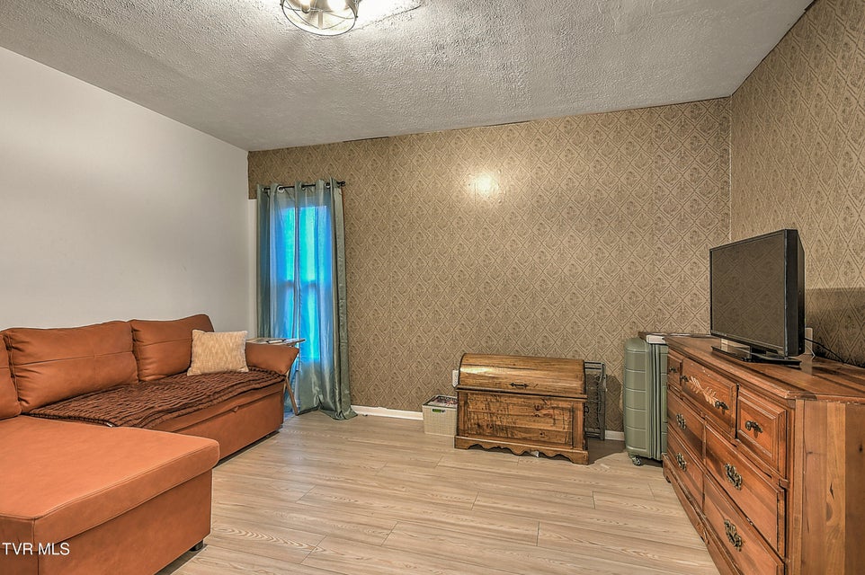 Photo #30: 916 Starling Drive