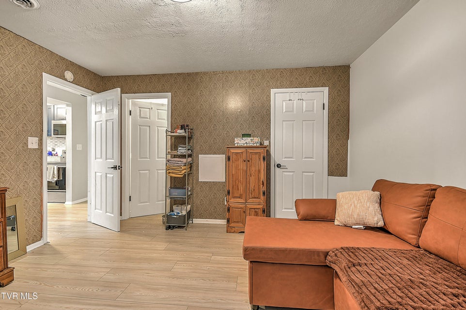 Photo #29: 916 Starling Drive