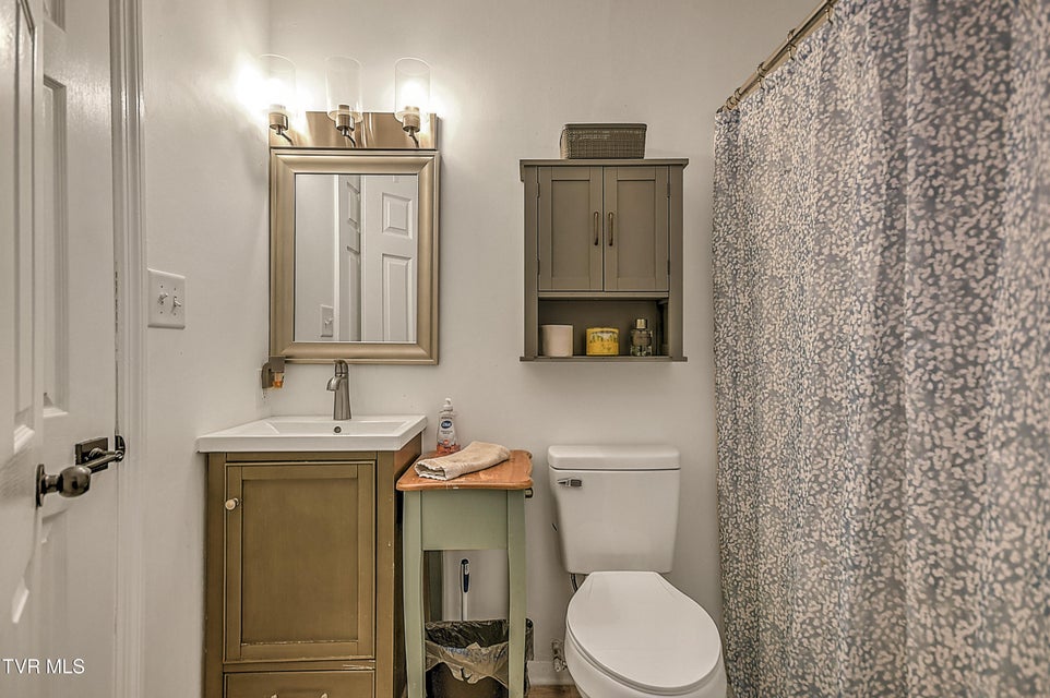 Photo #28: 916 Starling Drive