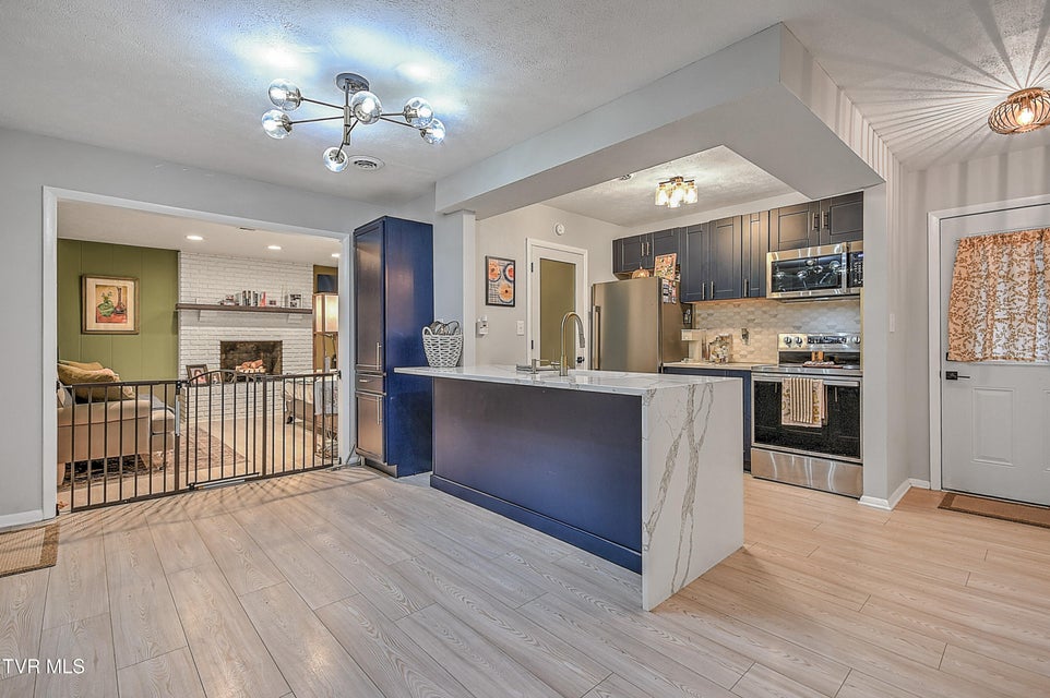 Photo #21: 916 Starling Drive