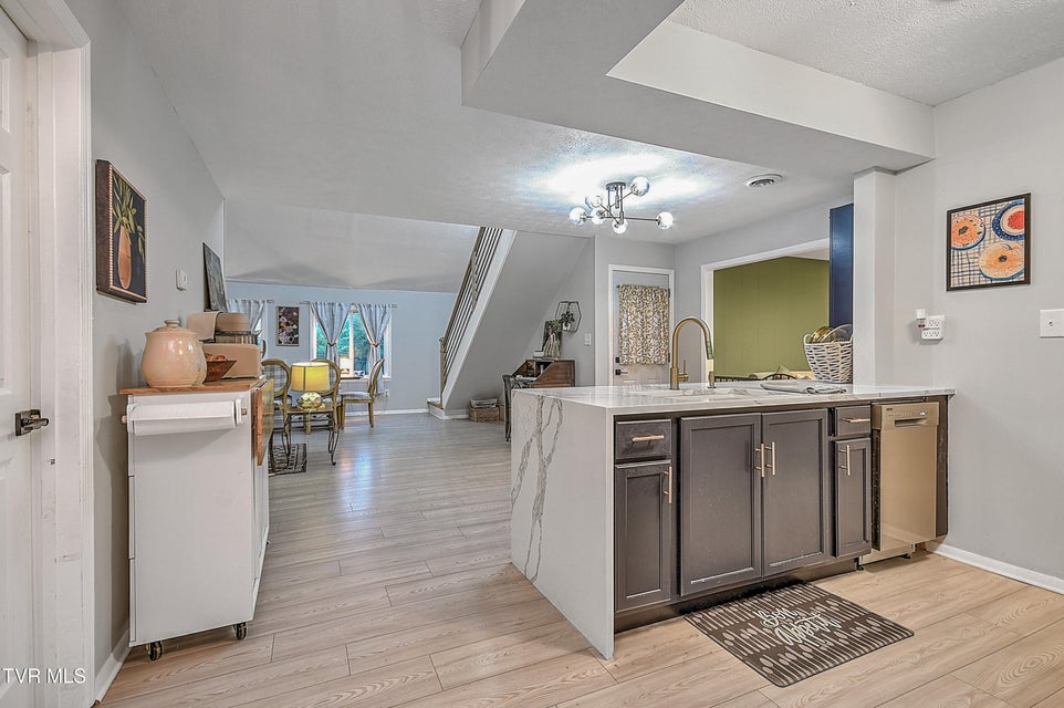 Photo #16: 916 Starling Drive