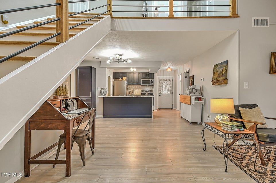 Photo #23: 916 Starling Drive